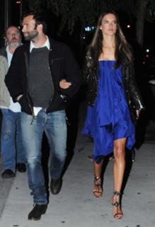 Alessandra Ambrosio feet photo thumbnail