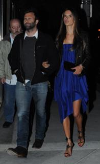 Alessandra Ambrosio feet photo thumbnail