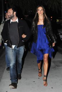 Alessandra Ambrosio feet photo thumbnail