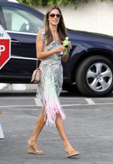 Alessandra Ambrosio feet photo thumbnail