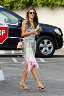 Alessandra Ambrosio feet photo thumbnail