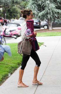 Alessandra Ambrosio feet photo thumbnail