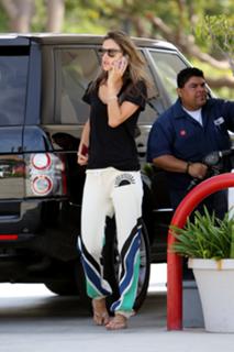 Alessandra Ambrosio feet photo thumbnail