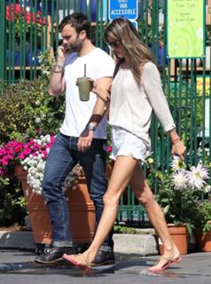 Alessandra Ambrosio feet photo thumbnail