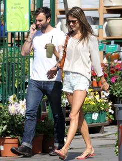 Alessandra Ambrosio feet photo thumbnail