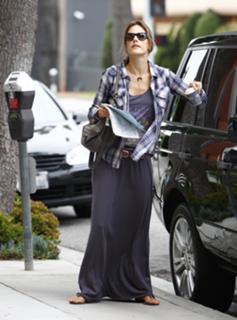 Alessandra Ambrosio feet photo thumbnail