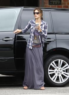 Alessandra Ambrosio feet photo thumbnail