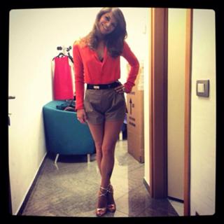 Alessandra Amoroso feet photo thumbnail