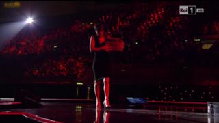 Alessandra Amoroso feet photo thumbnail