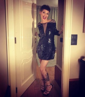 Alessandra Amoroso feet photo thumbnail