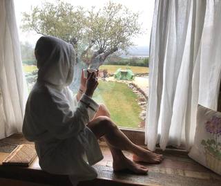 Alessandra Amoroso feet photo thumbnail