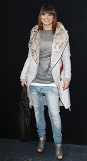 Alessandra Amoroso feet photo thumbnail