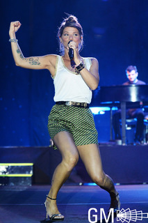 Alessandra Amoroso feet photo thumbnail