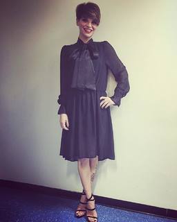 Alessandra Amoroso feet photo thumbnail