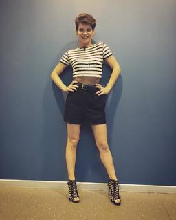 Alessandra Amoroso feet photo thumbnail