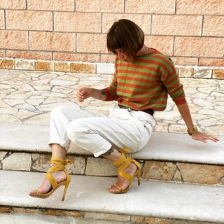 Alessandra Amoroso feet photo thumbnail