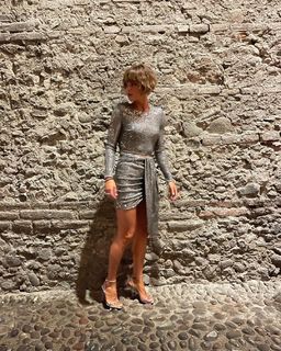 Alessandra Amoroso feet photo thumbnail