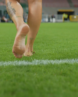 Alessandra Amoroso feet photo thumbnail