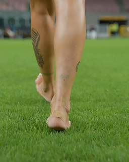 Alessandra Amoroso feet photo thumbnail