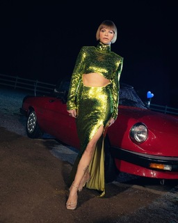 Alessandra Amoroso feet photo thumbnail