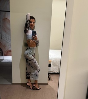 Alessandra Amoroso feet photo thumbnail