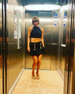 Alessandra Amoroso feet photo thumbnail