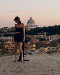 Alessandra Amoroso feet photo thumbnail