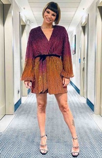 Alessandra Amoroso feet photo thumbnail