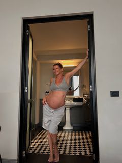 Alessandra Amoroso feet photo thumbnail