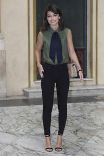 Alessandra Mastronardi feet photo thumbnail