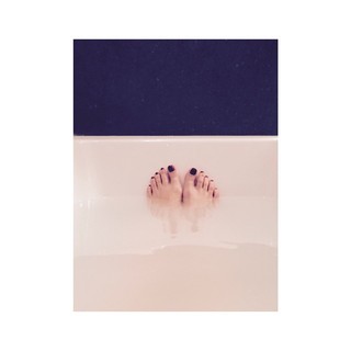 Alessandra Mastronardi feet photo thumbnail