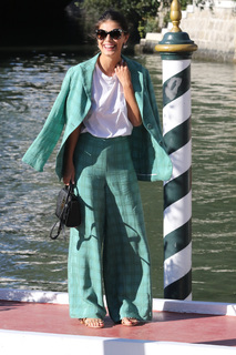 Alessandra Mastronardi feet photo thumbnail