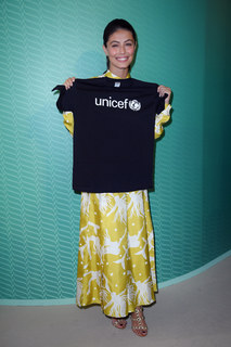 Alessandra Mastronardi feet photo thumbnail