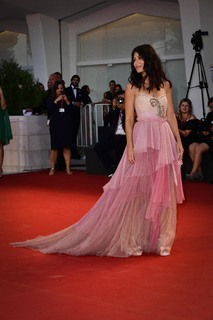 Alessandra Mastronardi feet photo thumbnail