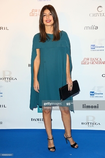 Alessandra Mastronardi feet photo thumbnail