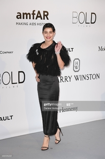 Alessandra Mastronardi feet photo thumbnail