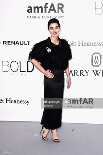 Alessandra Mastronardi feet photo thumbnail