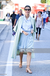 Alessandra Mastronardi feet photo thumbnail