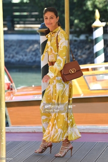 Alessandra Mastronardi feet photo thumbnail