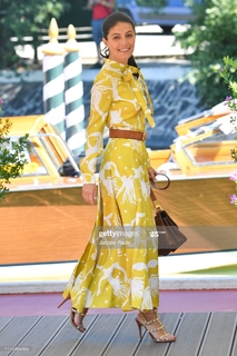 Alessandra Mastronardi feet photo thumbnail