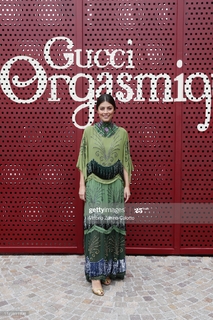 Alessandra Mastronardi feet photo thumbnail