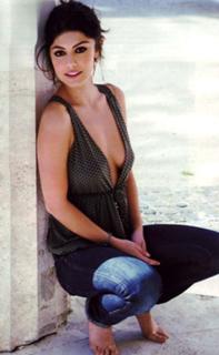 Alessandra Mastronardi feet photo thumbnail