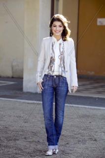 Alessandra Mastronardi feet photo thumbnail