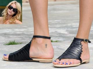 Alessandra Meyer-Wölden feet photo thumbnail