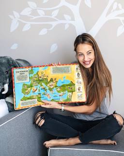 Alessandra Meyer-Wölden feet photo thumbnail