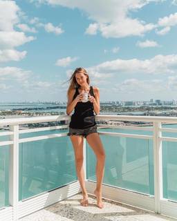 Alessandra Meyer-Wölden feet photo thumbnail