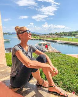 Alessandra Meyer-Wölden feet photo thumbnail