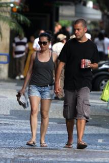 Alessandra Negrini feet photo thumbnail