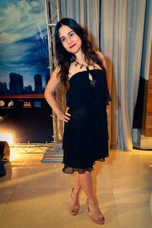 Alessandra Negrini feet photo thumbnail