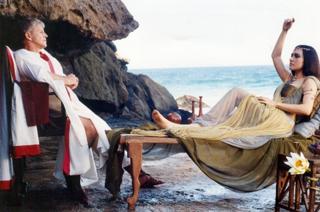 Alessandra Negrini feet photo thumbnail